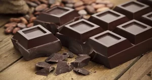 Pročitajte više o članku Zašto odabrati crnu čokoladu-koristi i savjeti